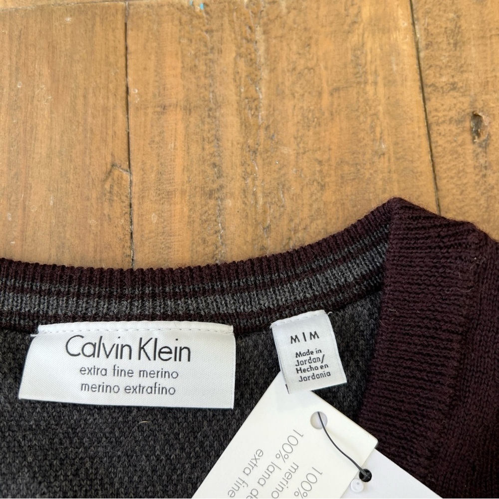 Calvin Klein Extra Fine Merino Wool V-neck Sweater Mens Medium Dark Chestnut NWT - Picture 5 of 10